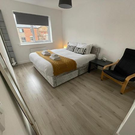 Large Spacious Room With Massive Bed And Free Wifi Manchester Exterior foto