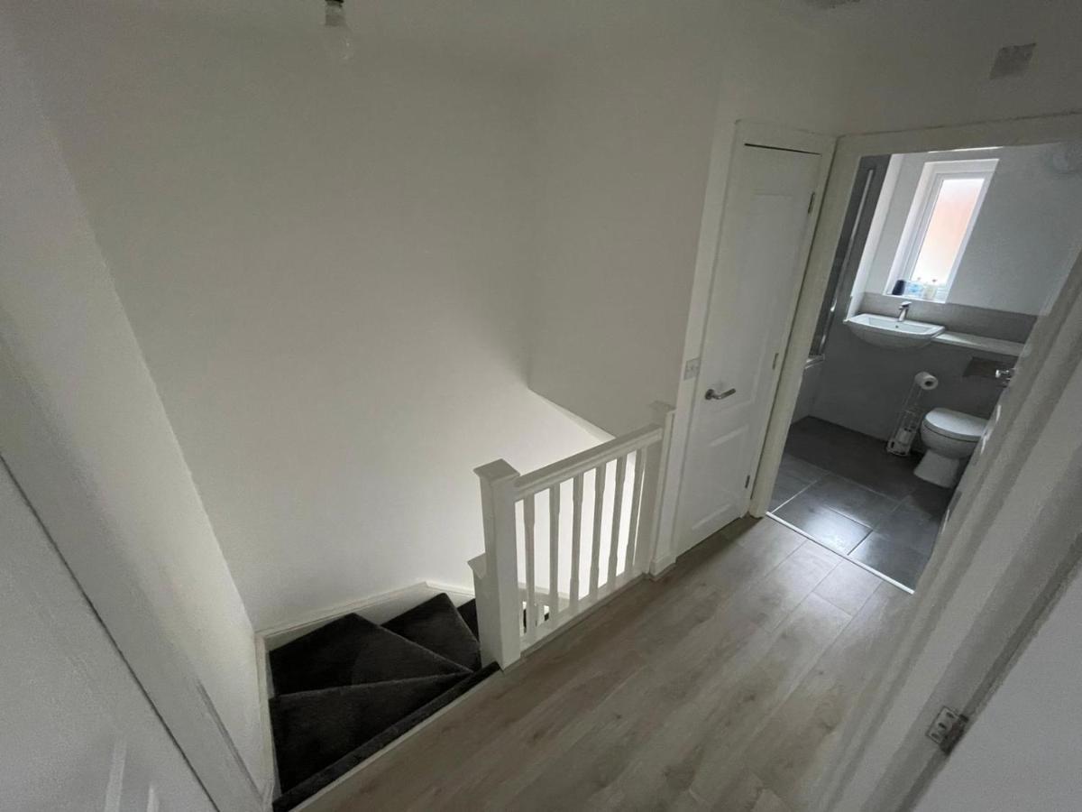 Large Spacious Room With Massive Bed And Free Wifi Manchester Exterior foto