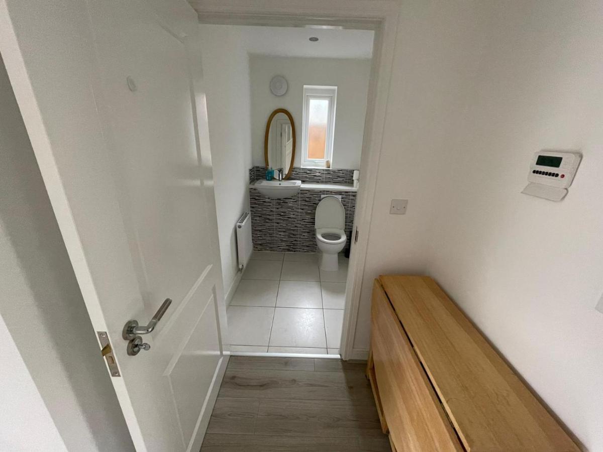 Large Spacious Room With Massive Bed And Free Wifi Manchester Exterior foto